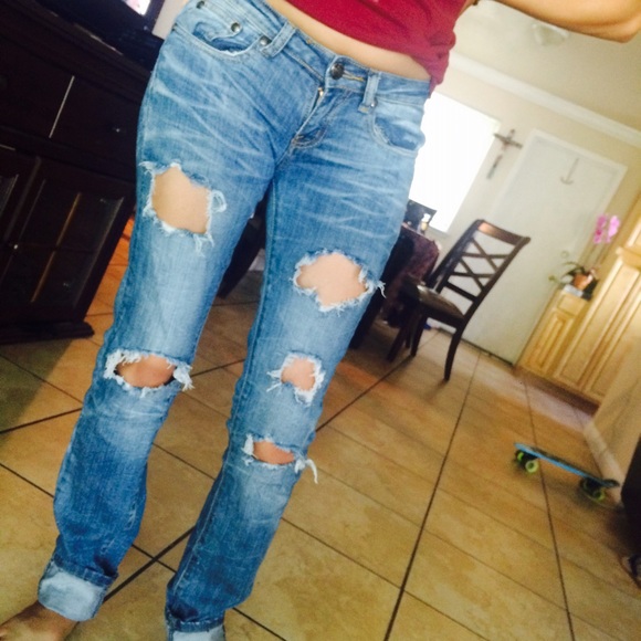 Loose fit distressed jeans