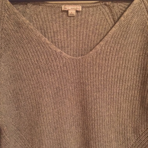 SOLD IN BUNDLE 😊 Grey Gap sweater