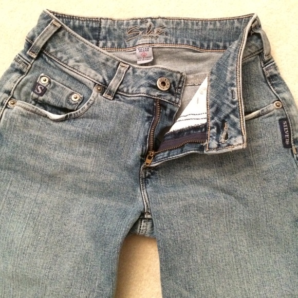 Silver Bitmap Capris - Picture 4 of 4