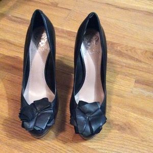 Vince Camuto sz8 black leather pumps