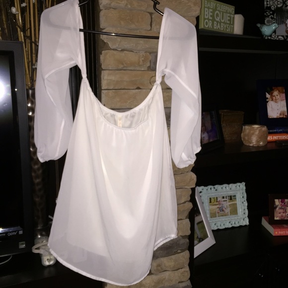Chiffon flowy top! It shows your shoulders .