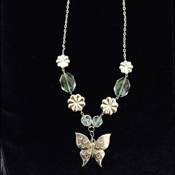 Jewelry - Cute decorative butterfly necklace!