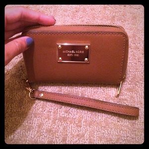 Michael Kors IPhone 5/5s wristlet