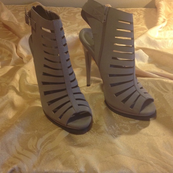 New beige heels