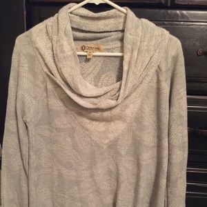 Decree top sweater shirt small
