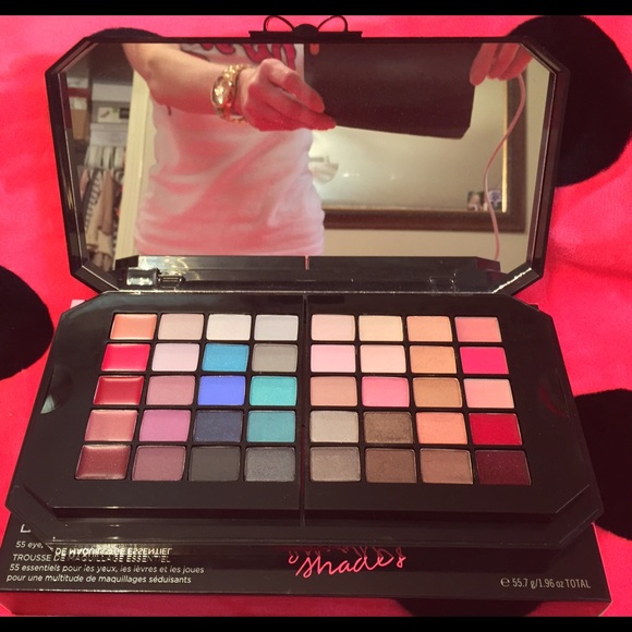 VS Ultimate Bombshell Essential Makeup Kit - Picture 3 of 4