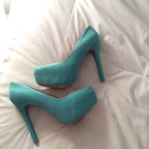 Festive holiday heels, gorgeous Tiffany green