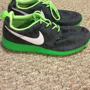 Nike Roshe Sneakers