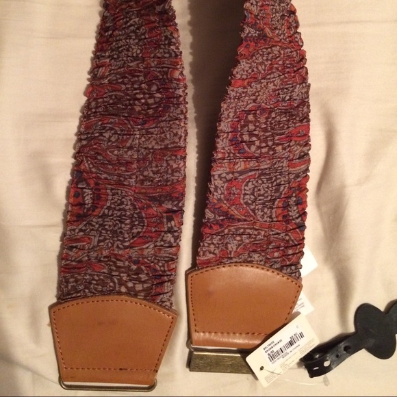Forever 21 paisley belt ✨ - Picture 3 of 3
