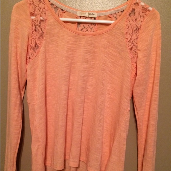 Gorgeous peach long sleeve top! 💛 - Picture 1 of 3