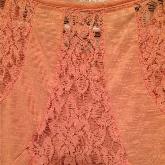 Gorgeous peach long sleeve top! 💛 - Picture 3 of 3