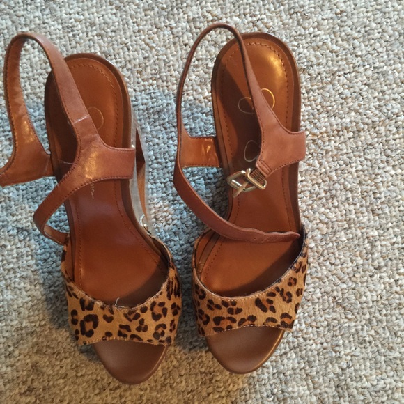 Jessica Simpson wedge sandals wood 8
