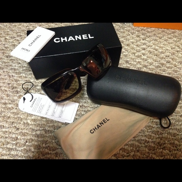 ⛔️Sold on EBay ⛔️ 💯 authChanel sunglasses 5076-H - Picture 1 of 4