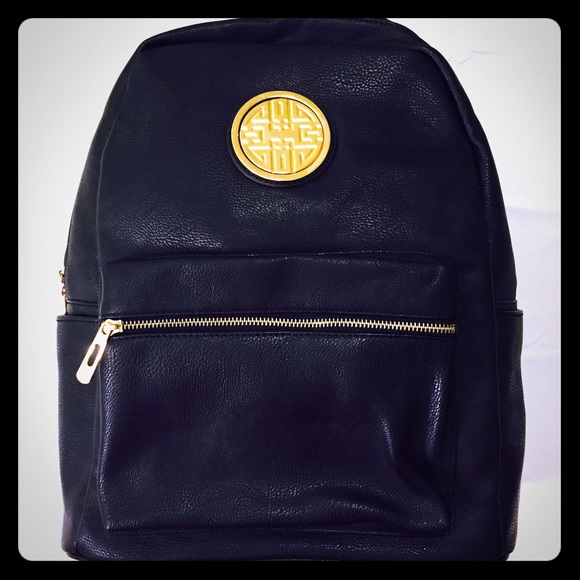 Leather backpack with gold hardware! ◾️