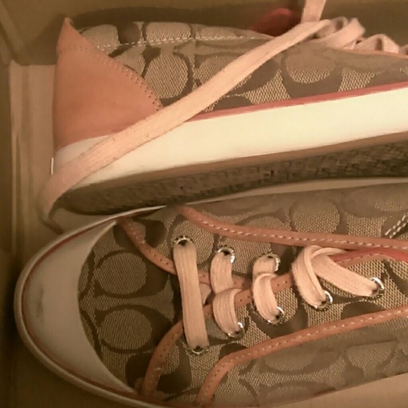 🐎Coach sneakers make BUNofferS- Prefer to negotiate - Picture 2 of 3