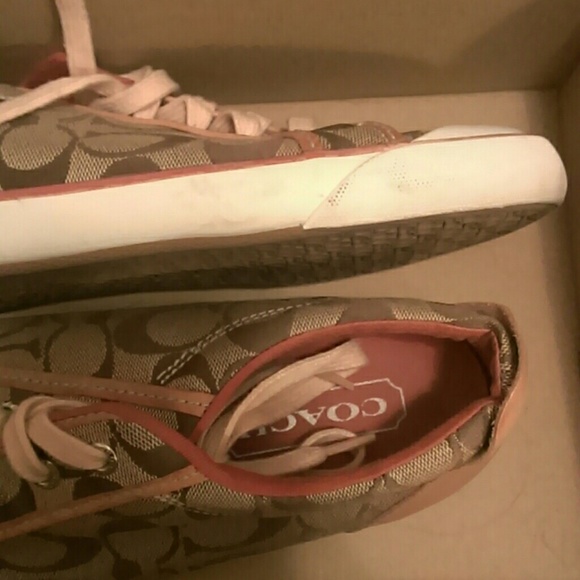 🐎Coach sneakers make BUNofferS- Prefer to negotiate - Picture 3 of 3