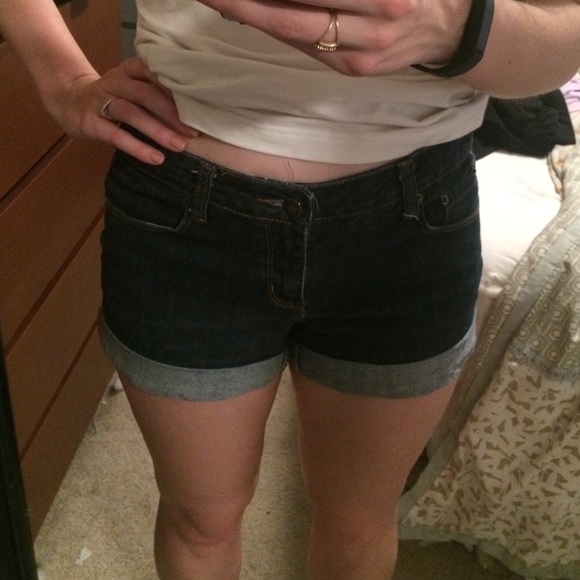 Dark wash high-waisted denim shorts