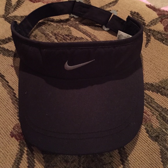 Black nike visor