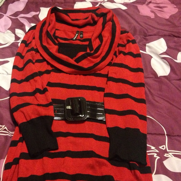 Great condition and looks good with leggings!!