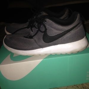 Grey and black Nike Roshe Run