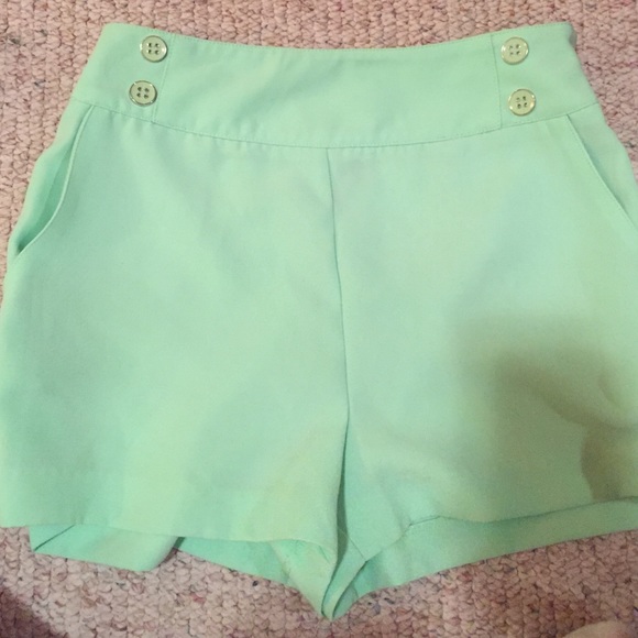 Shorts - Picture 1 of 4