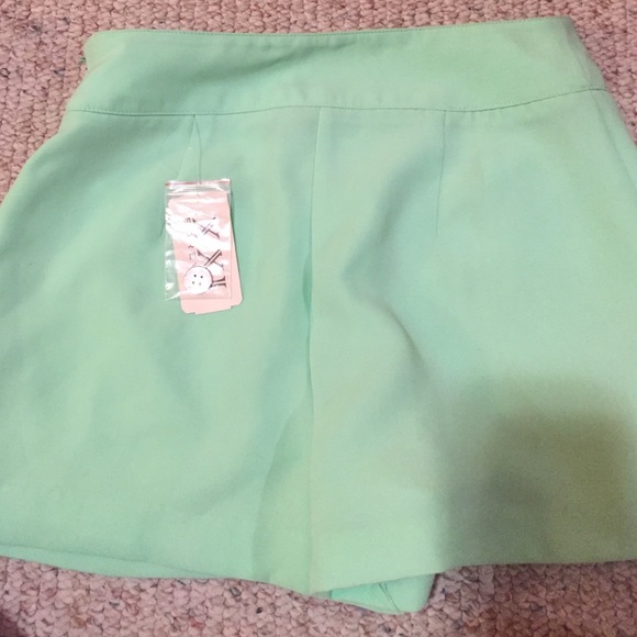 Shorts - Picture 2 of 4