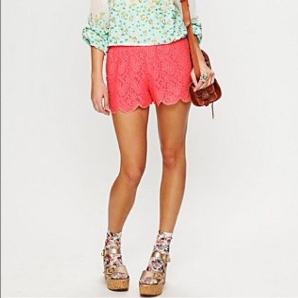 NWOT Free People Coral/Pink Scalloped Lace Shorts