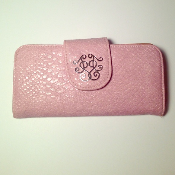 Pink Jessica Simpson wallet