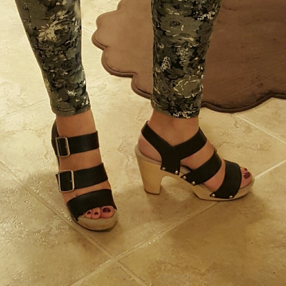 Strappy Sandals - Picture 3 of 4