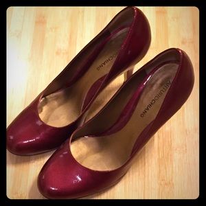 Cute red patent leather shoes! ❤️❤️