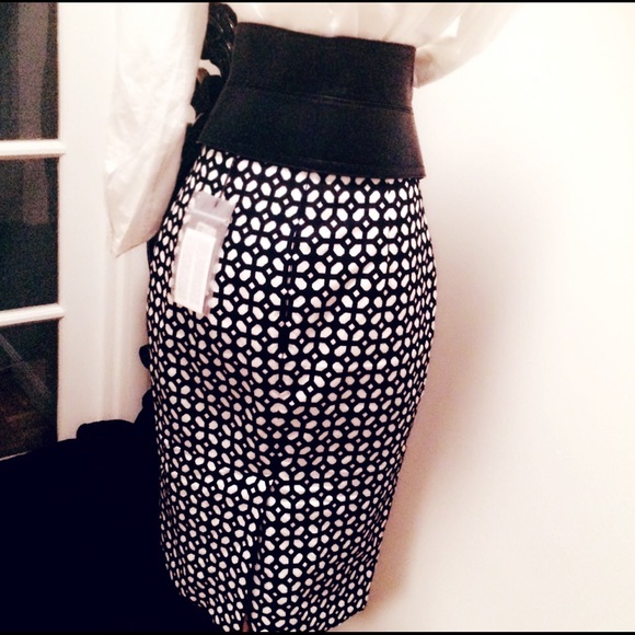 YVES SAINT LAURENT wide waist leather belt med - Picture 3 of 3