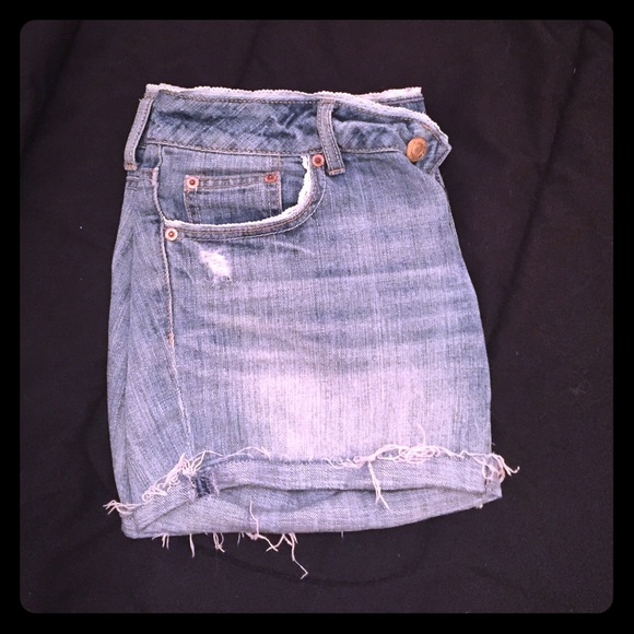 AE light wash midi shorts