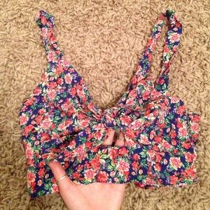 Kaitlyn floral crop top w/ bow & cut out in front