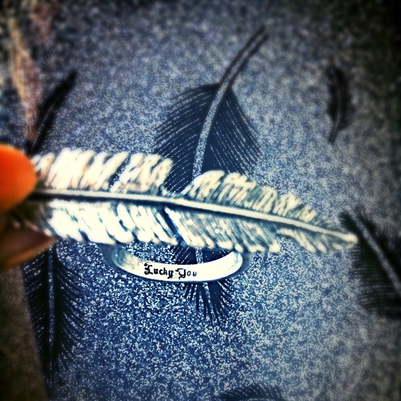 Vintage Feather Lucky You Ring - Picture 2 of 3