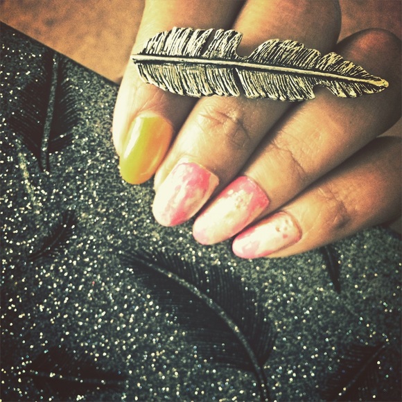 Vintage Feather Lucky You Ring - Picture 3 of 3