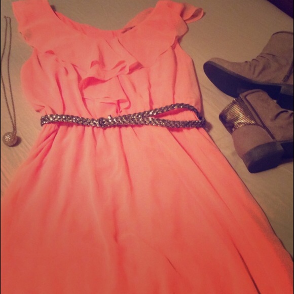 H&M Dresses & Skirts - 🚫Sold🚫 H&M Coral Dress - perfect for summer!