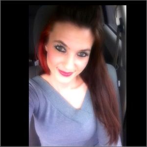 Meet your NEW buyer/seller Poshmark 😍😍