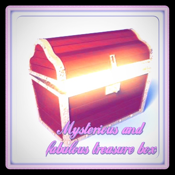 Fun mystery treasure chest 😍💟🎉💖. Size 6-8