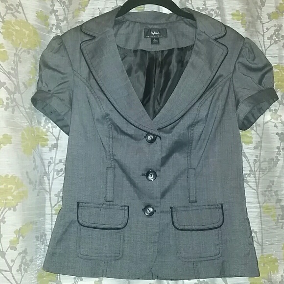 Gray short sleeve blazer