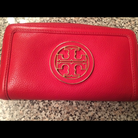100% authentic tory burch wallet 💕