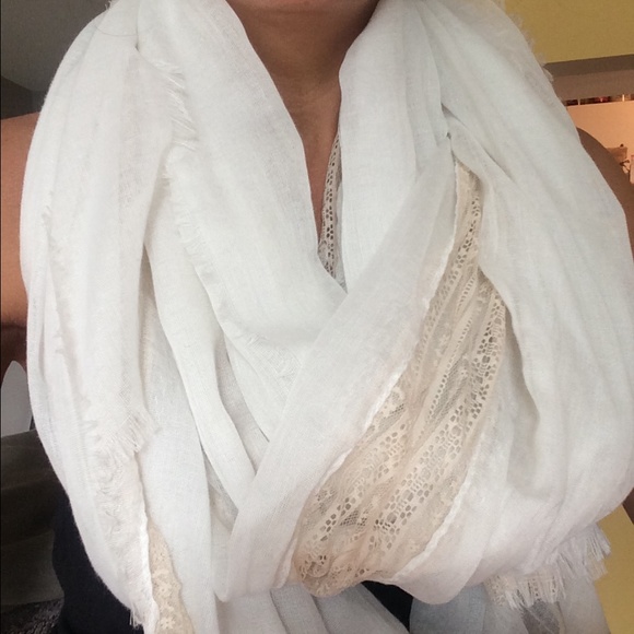 White scarf with lace ❤️