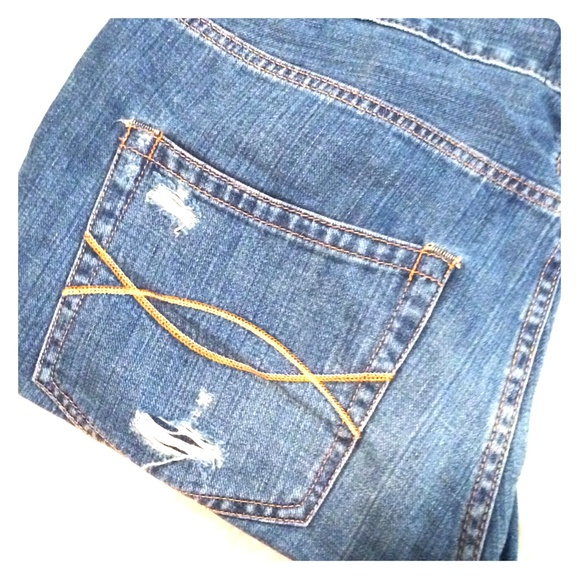 Abercrombie & Fitch boyfriend jeans.