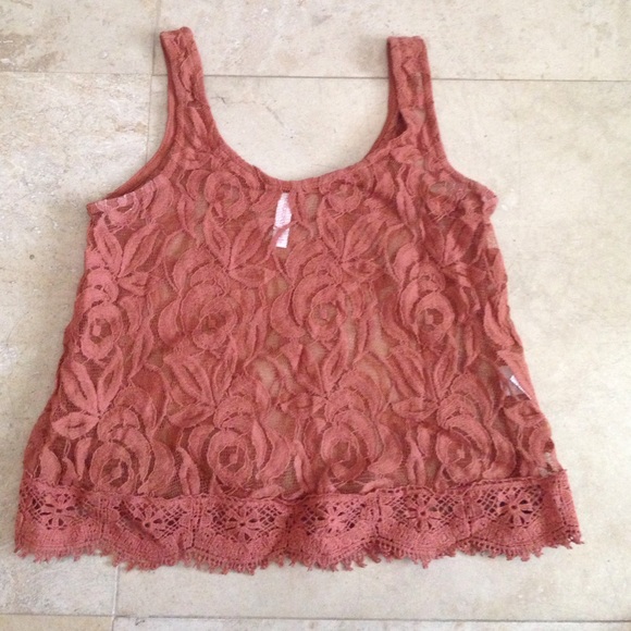 crochet-like top - Picture 1 of 3
