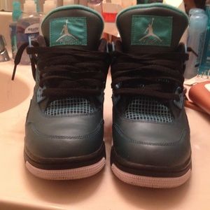 Retro Jordan 4 teal