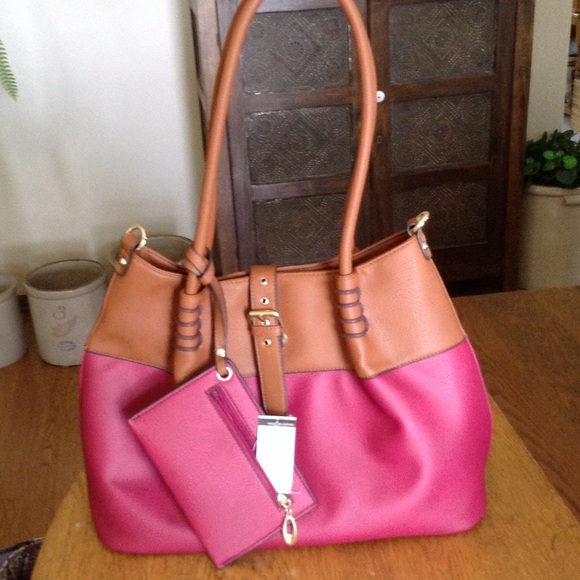 black rivet Handbags - NWT Wilsons Leather Black Rivet Carry All