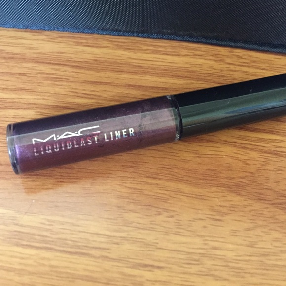❤️SOLD❤️Mac liquidblast liner in power plum
