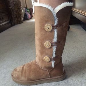 Triple Bailey Button Fawn Uggs