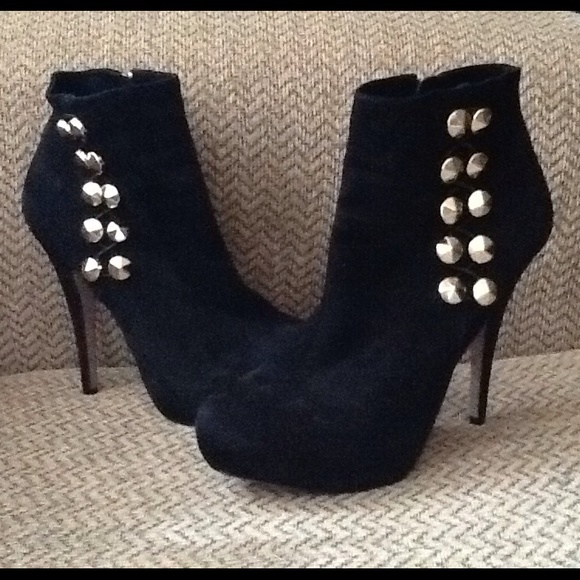 Vince Camuto Boots - VINCE CAMUTO JARDINE BLACK STUDDED BOOTS BOOTIES 8
