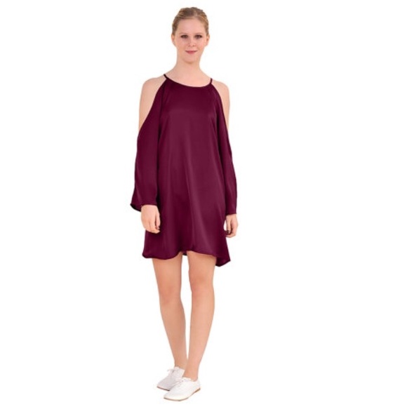 Dress with split sleeves