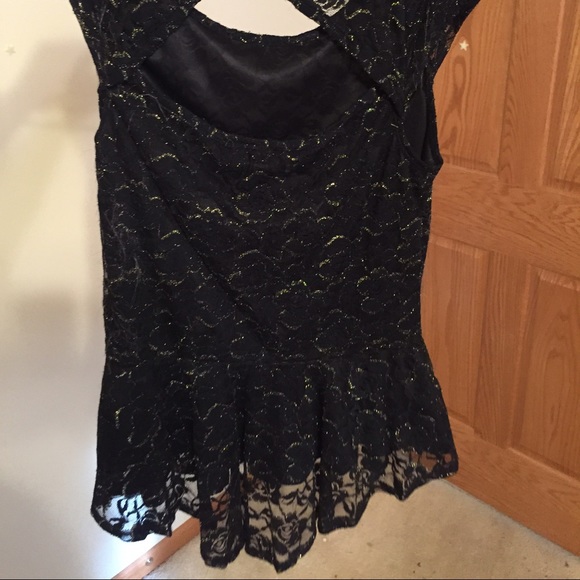 SOLD 🎉 - Picture 2 of 3